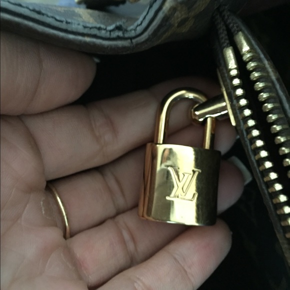 Louis Vuitton MONTAIGNE GM - Picture 7 of 7